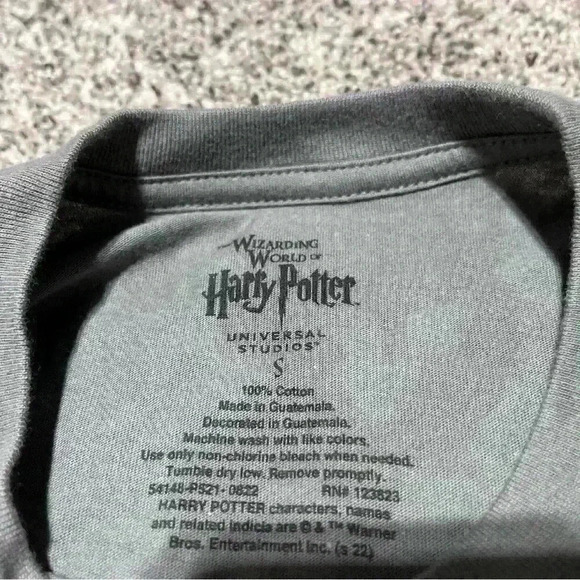 Harry Potter Universal Studios Hogwarts Crest Men's T Shirt Size S Gray - Picture 6 of 7